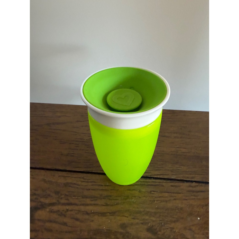 Munchkin Miracle 360 Sippy Cup Toddler 10oz Green Good Spoutless Spill Proof - Picture 2 of 5